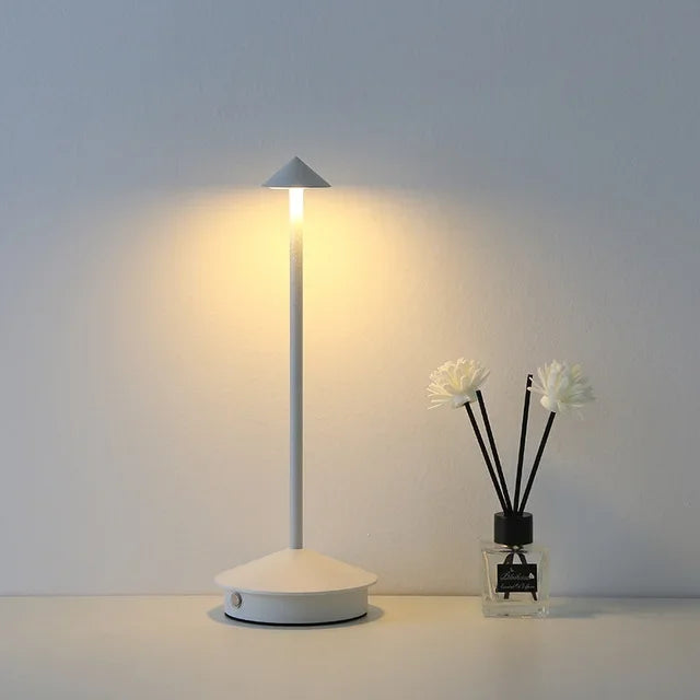 Genopladelig Touch LED Bordlampe i Aluminium med Dæmpbar Lysstyrke