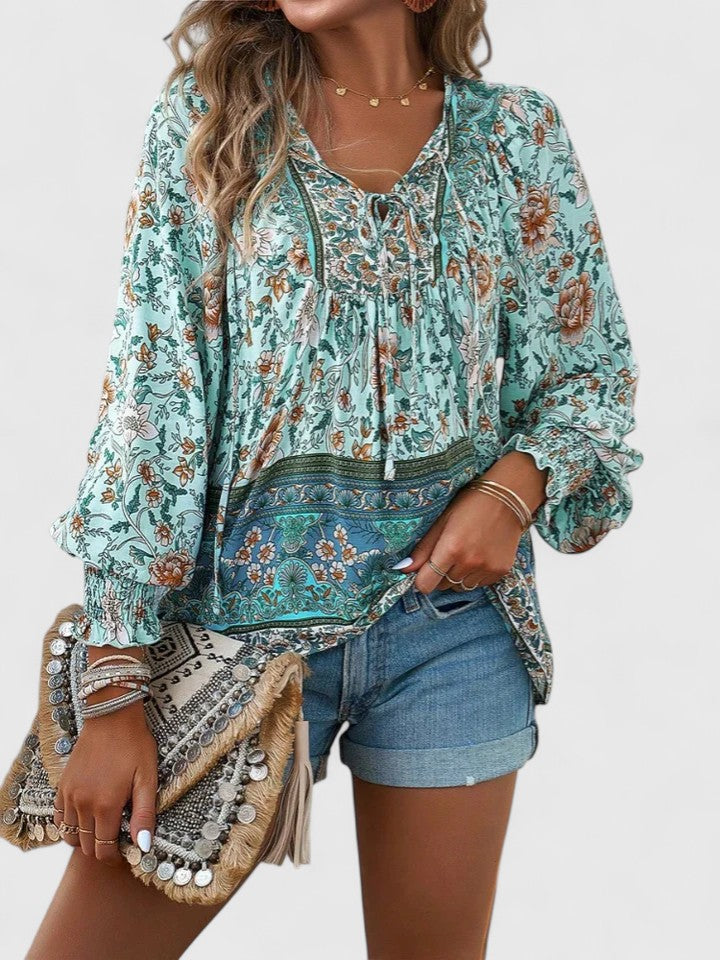 Sienna | Kvinders Boho Bluse med Blomsterprint, V-Udskæring og Puffærmer