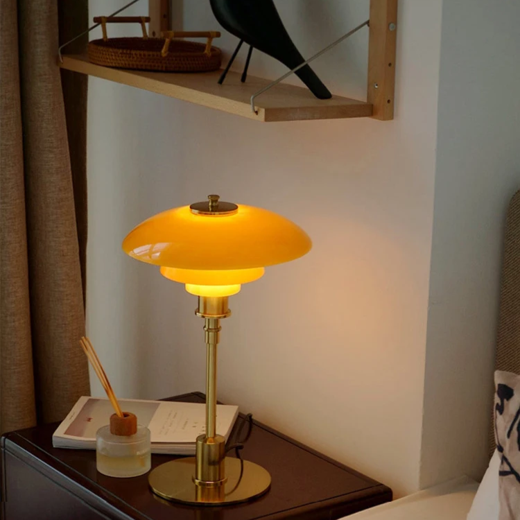 Dæmpbar Skandinavisk Bordlampe i Jern og Frostet Glas