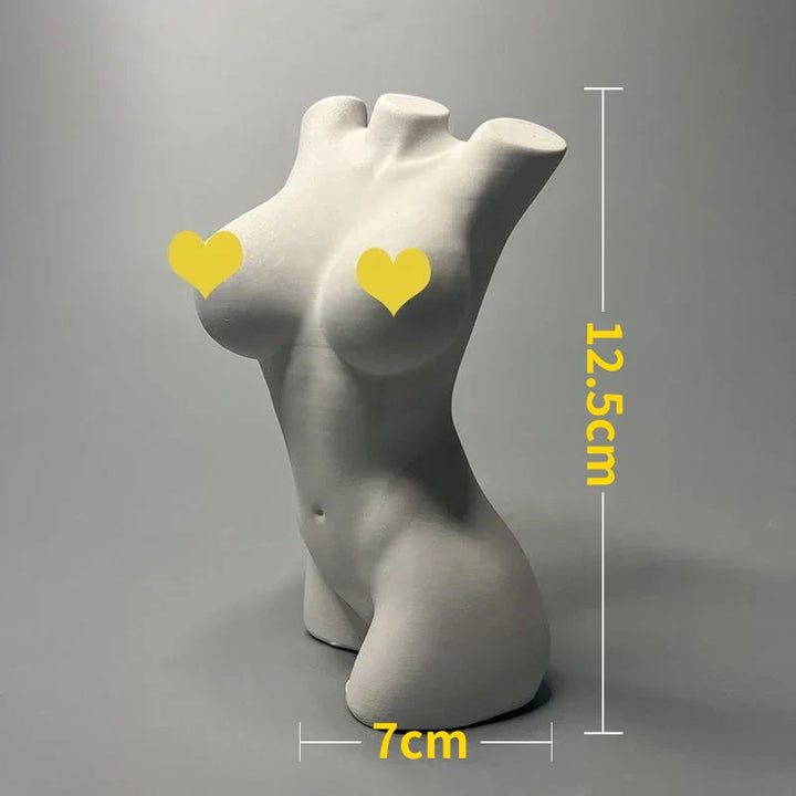 Håndmalet Nordisk Gips Figur med Kunstnerisk Design