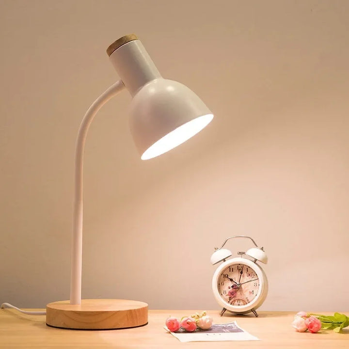 Skandinavisk Træ- og Jern LED Skrivebordslampe med Justerbar Belysning