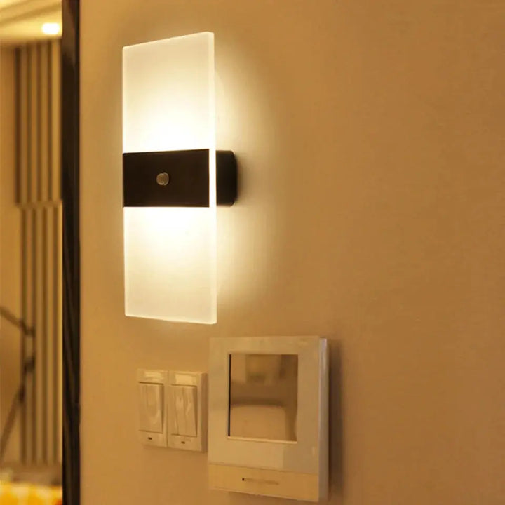 USB Genopladelig Touch Væglampe i Akryl Design