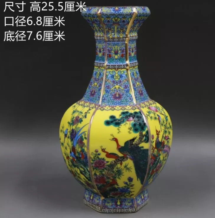 Elegant Kinesisk Porcelæns Blomster Vase i Mellem Størrelse