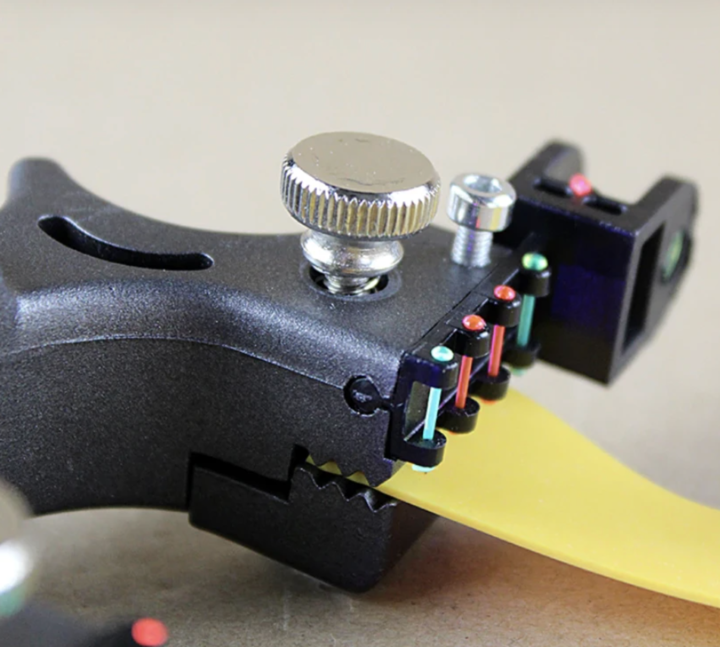 Højpræcisions Laser Katapult med Justerbart Sigte og Ergonomisk Greb