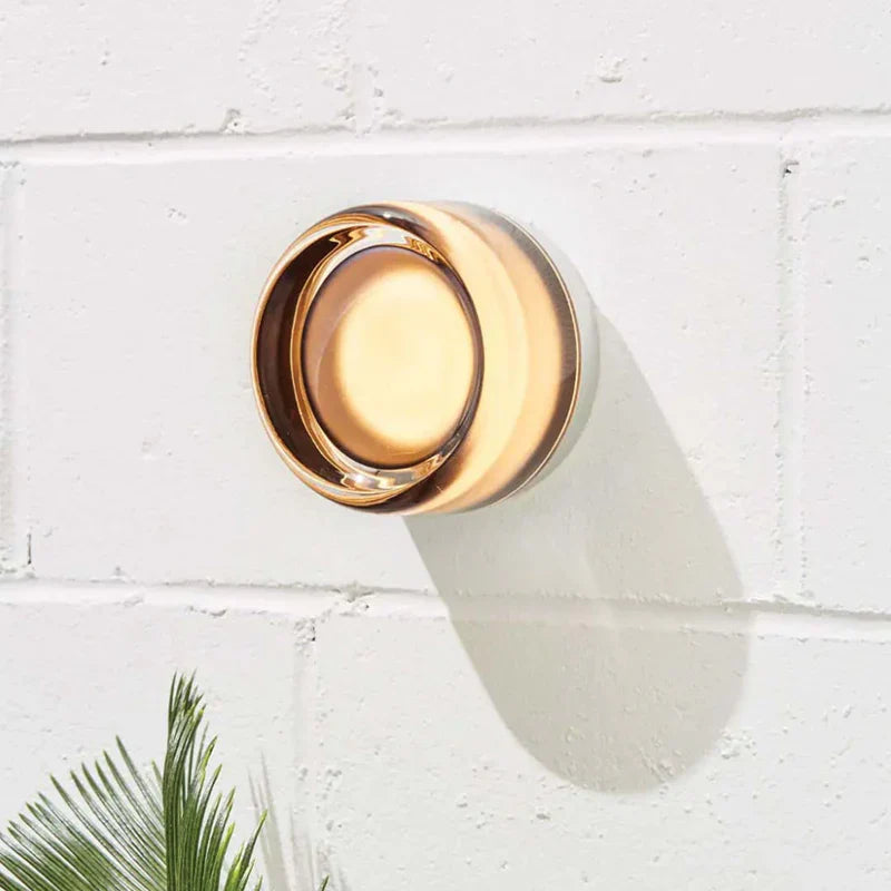 Moderne LED Væglampe med Blød Belysning og Pladsbesparende Design