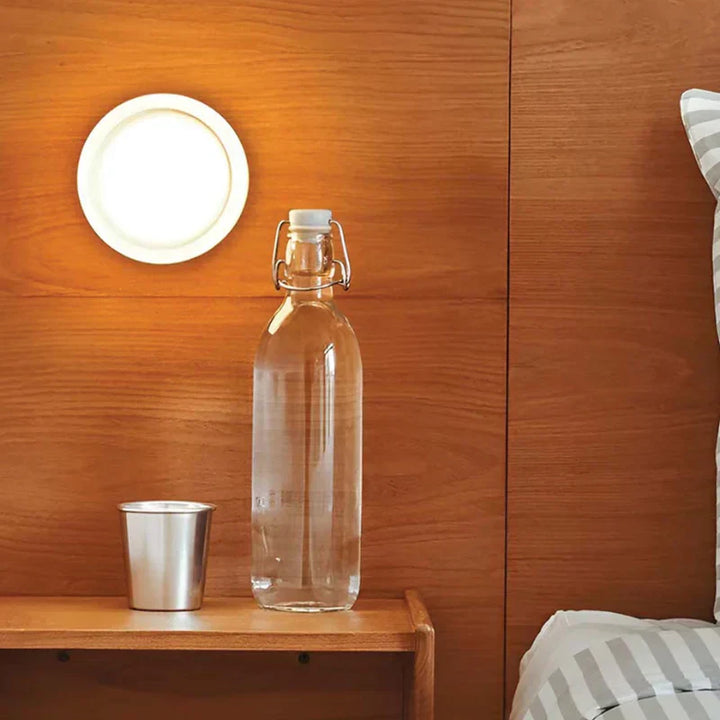 Moderne LED Væglampe med Blød Belysning og Pladsbesparende Design