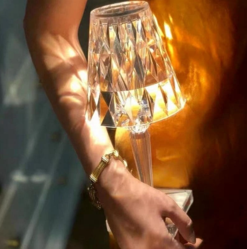 Stilfuld Acryl Krystal Bordlampe med LED Lys