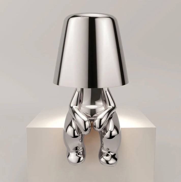 Elegant Bordlampe med Varm Glød og Moderne Design
