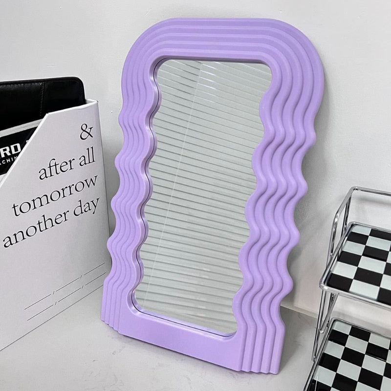 Bølgeformet Retro Spejl i Pink og Lilla
