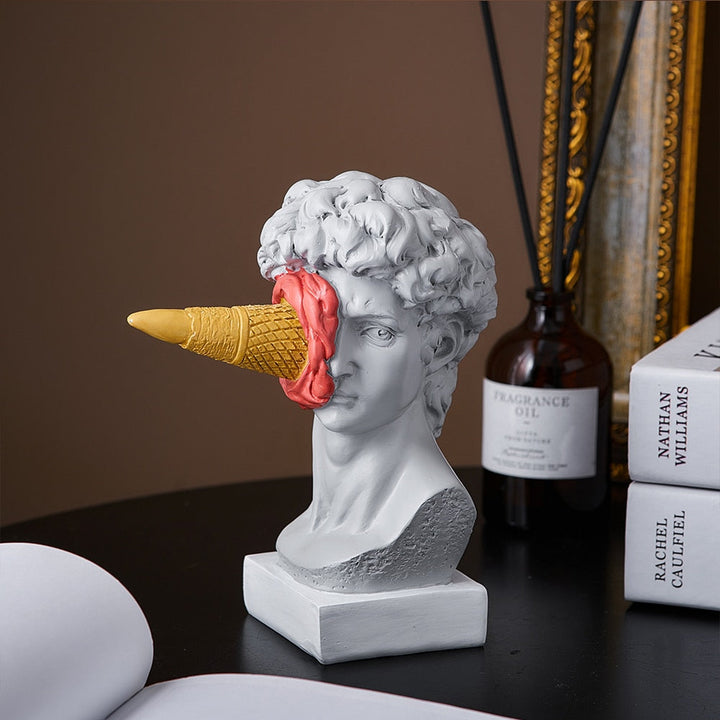 Legesyg Iscreme Figurine Skulptur i Flerfarvet Harpiks