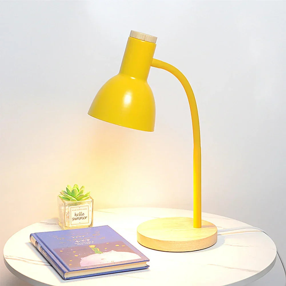 Skandinavisk Træ- og Jern LED Skrivebordslampe med Justerbar Belysning