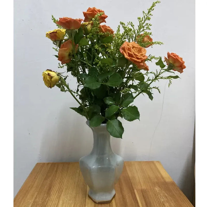 Elegant Kinesisk Porcelæns Blomster Vase i Mellem Størrelse