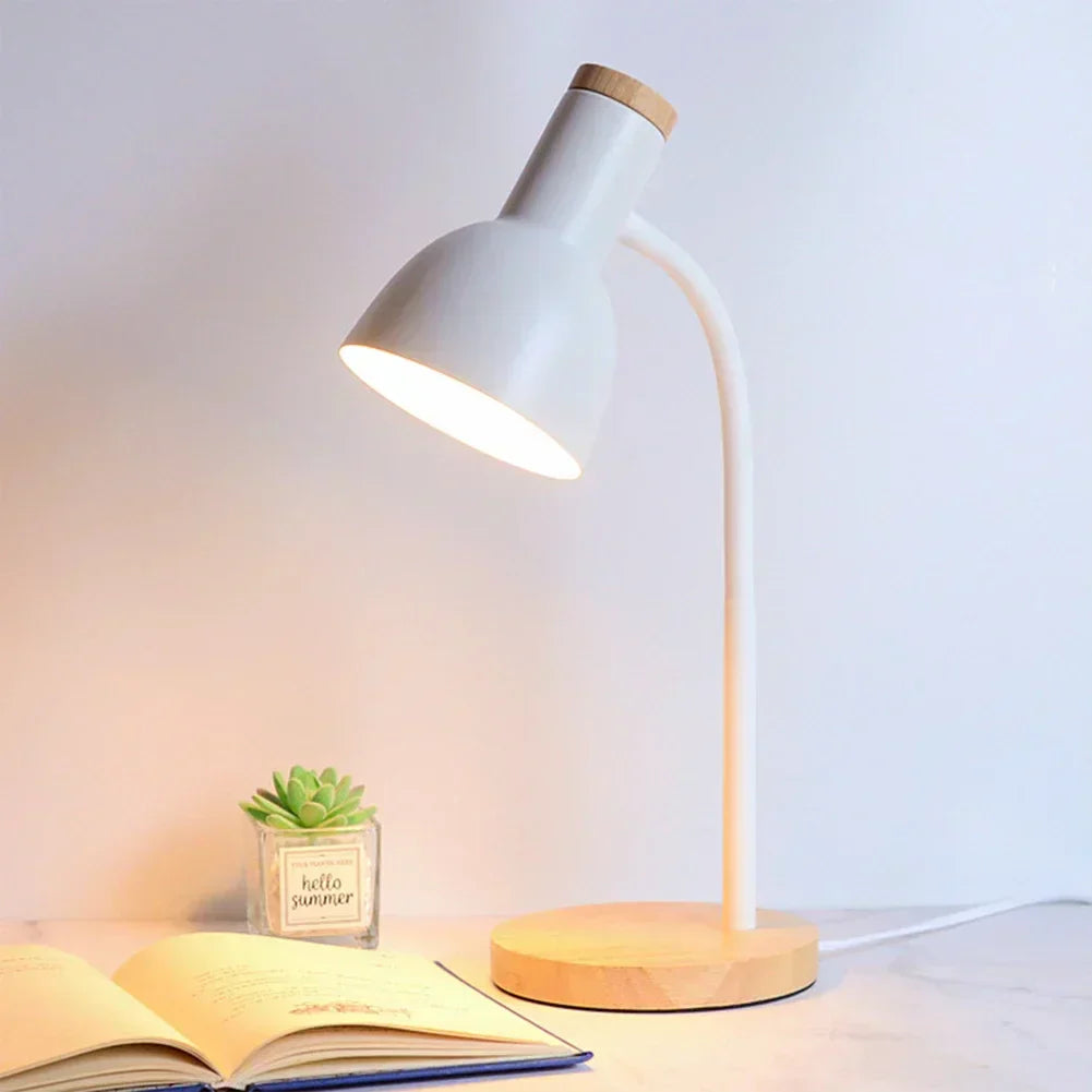 Skandinavisk Træ- og Jern LED Skrivebordslampe med Justerbar Belysning