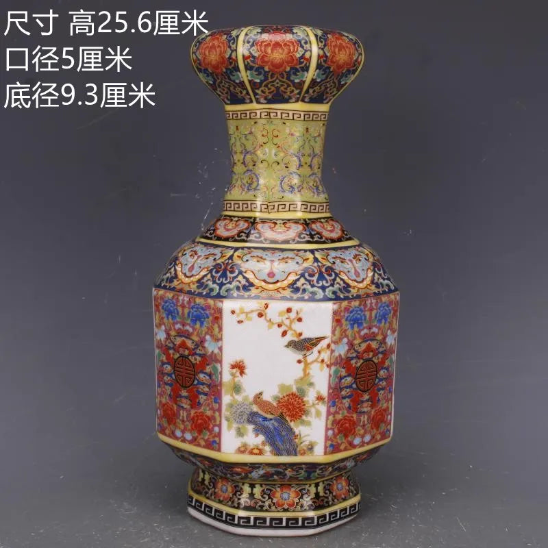 Elegant Kinesisk Porcelæns Blomster Vase i Mellem Størrelse