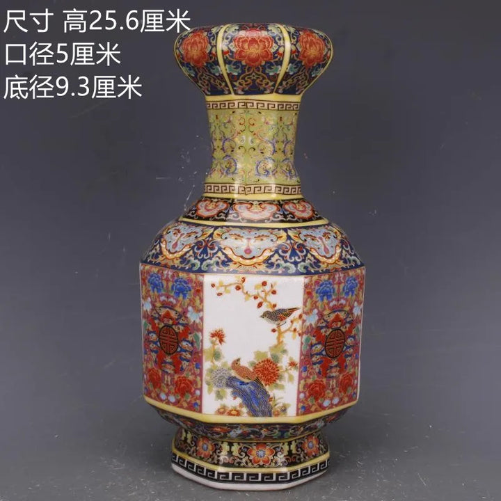 Elegant Kinesisk Porcelæns Blomster Vase i Mellem Størrelse