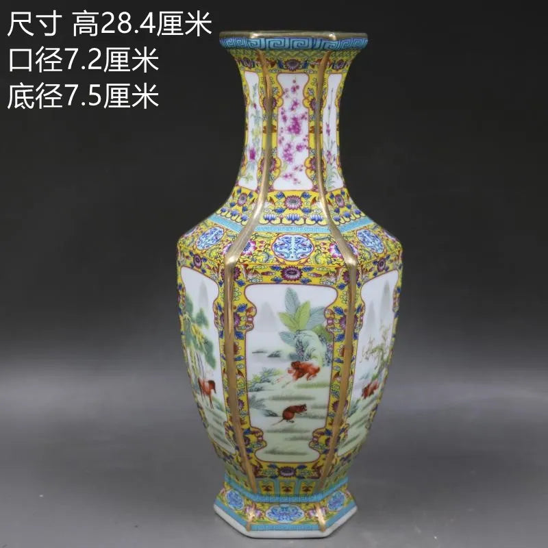 Elegant Kinesisk Porcelæns Blomster Vase i Mellem Størrelse