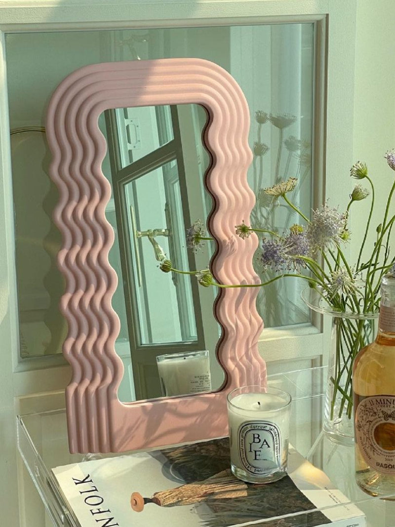 Bølgeformet Retro Spejl i Pink og Lilla
