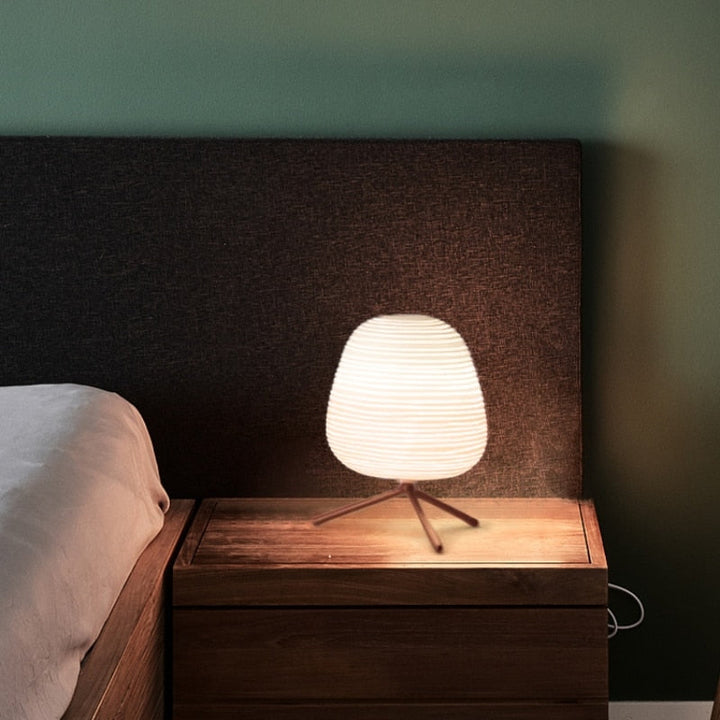Japansk Inspireret Bordlampe med Frostet Glasdiffuser og Metalbund