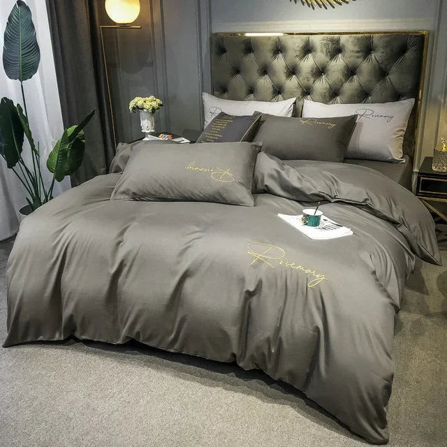 Elegant Broderet Dynecover i Premium Kvalitet