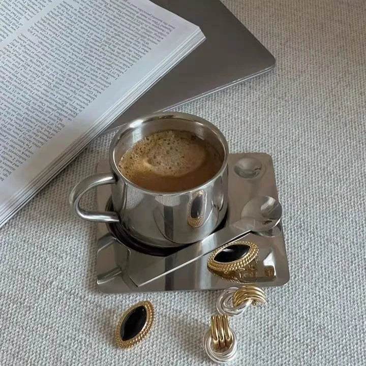 Stilfuldt Kaffesæt i Rustfrit Stål med Bakke og Ske