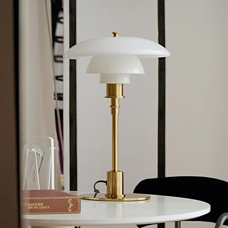 Dæmpbar Skandinavisk Bordlampe i Jern og Frostet Glas