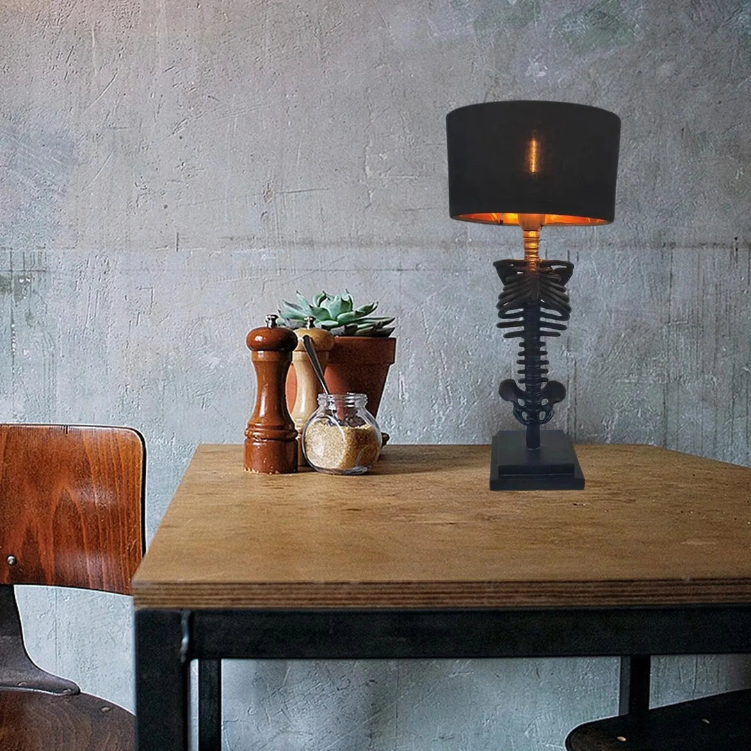 Håndlavet Gotisk Skelet Bordlampe med USB-Connector
