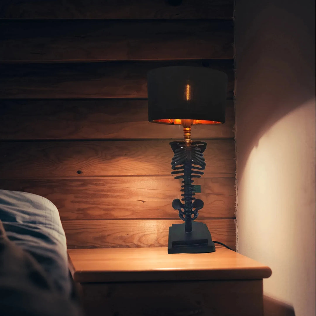 Håndlavet Gotisk Skelet Bordlampe med USB-Connector