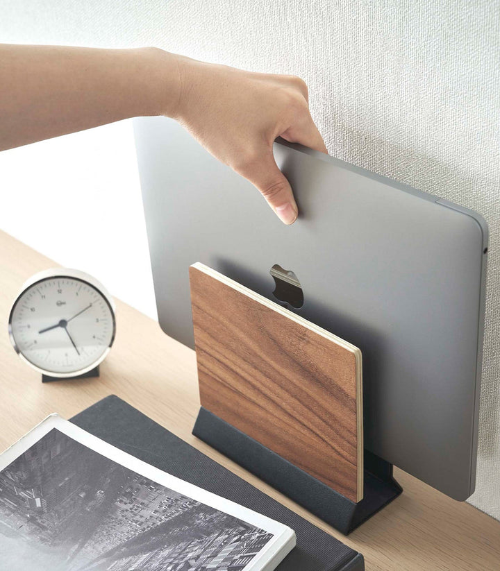 Stål- og Træ Laptop Stativ med Ergonomisk Design