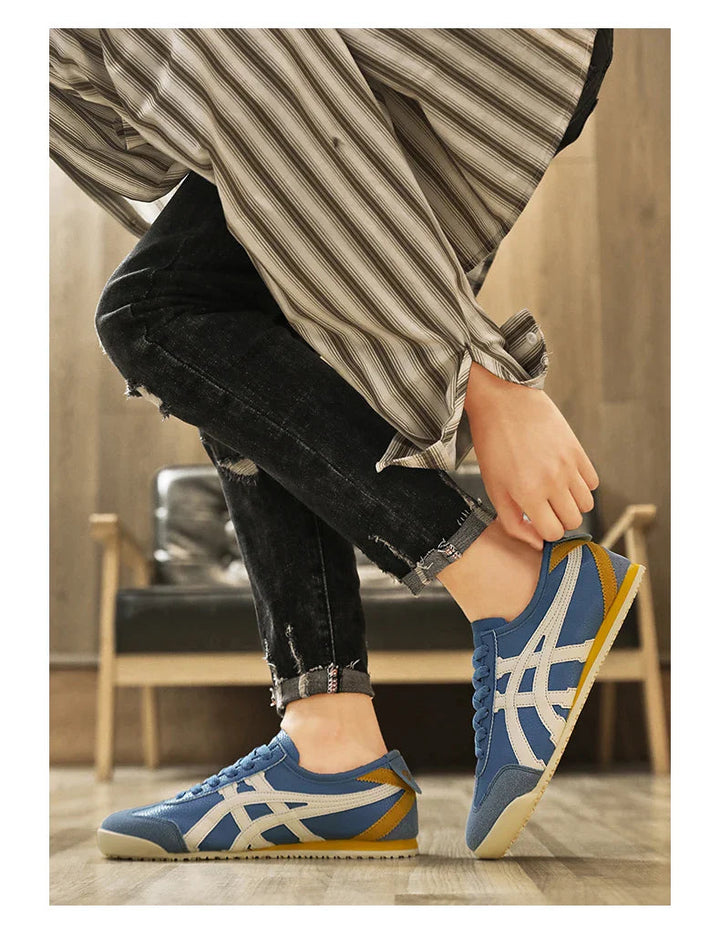 Retro sneakers med ruskindsdetaljer og kontraststriber
