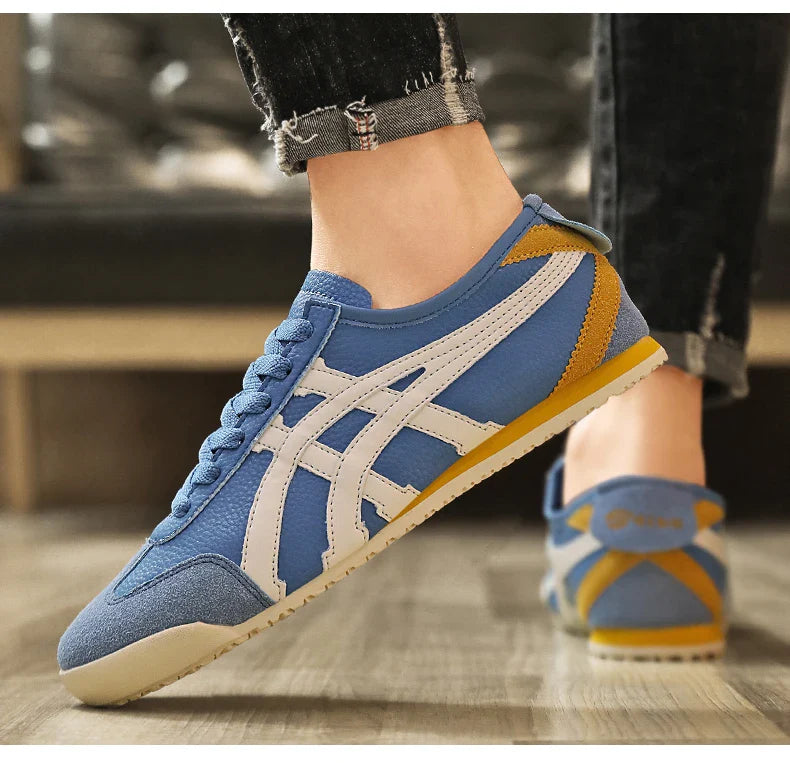 Retro sneakers med ruskindsdetaljer og kontraststriber