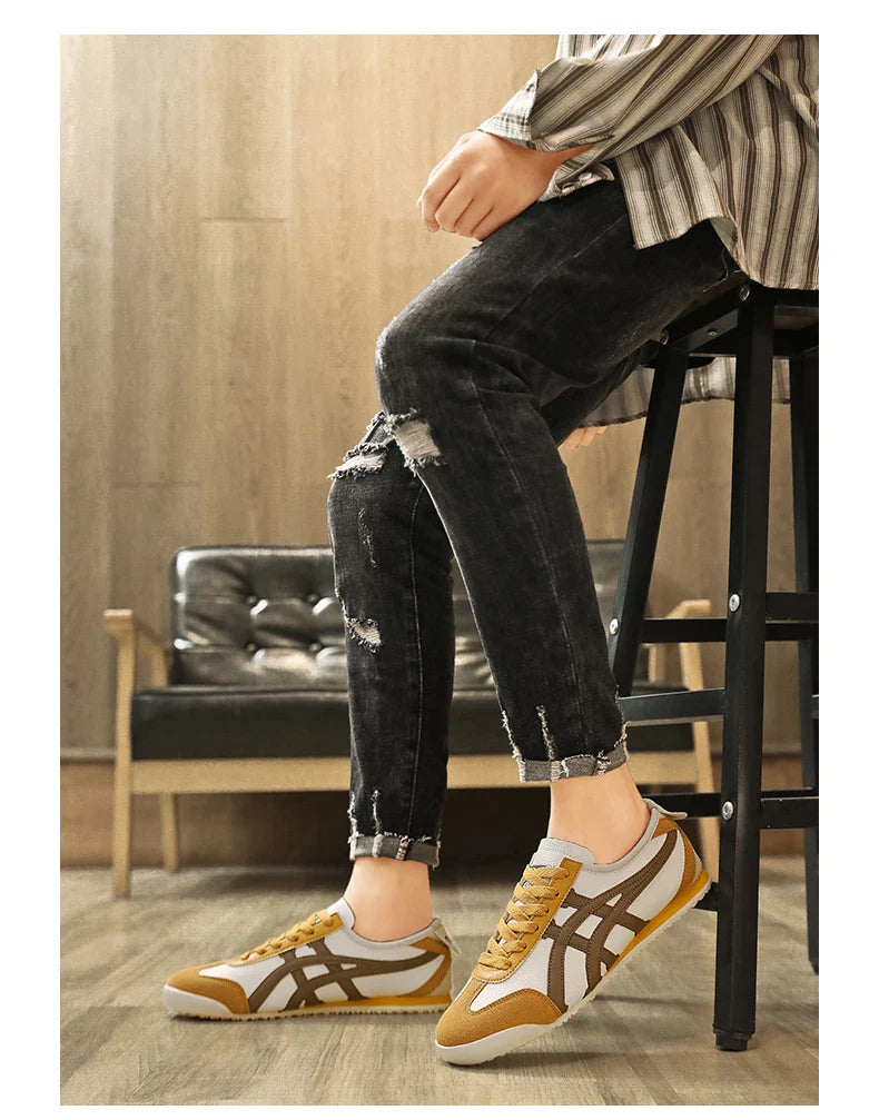 Retro sneakers med ruskindsdetaljer og kontraststriber