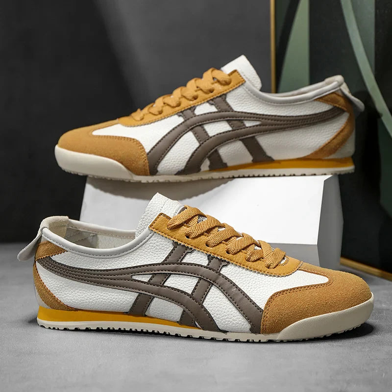 Retro sneakers med ruskindsdetaljer og kontraststriber