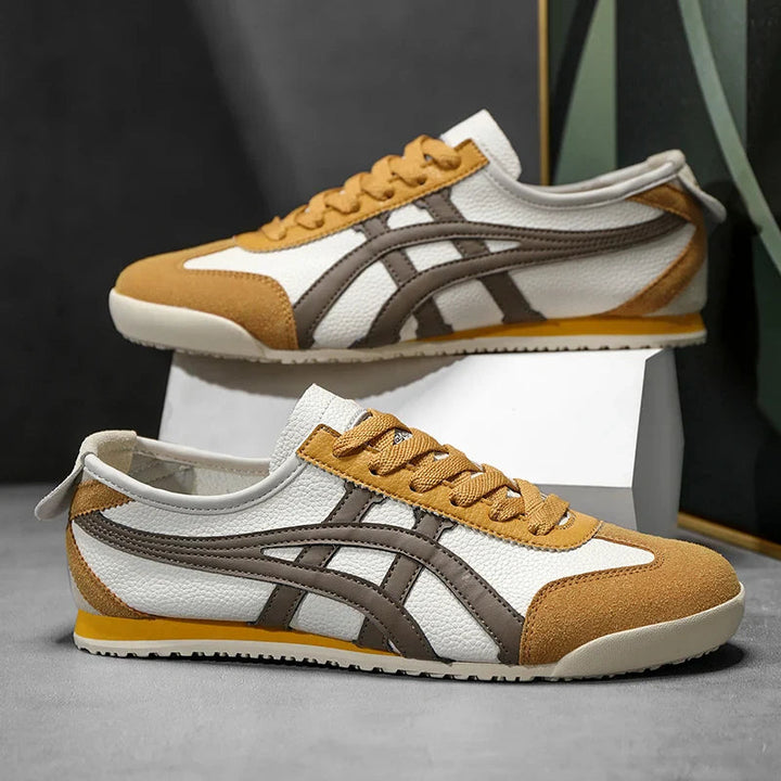 Retro sneakers med ruskindsdetaljer og kontraststriber