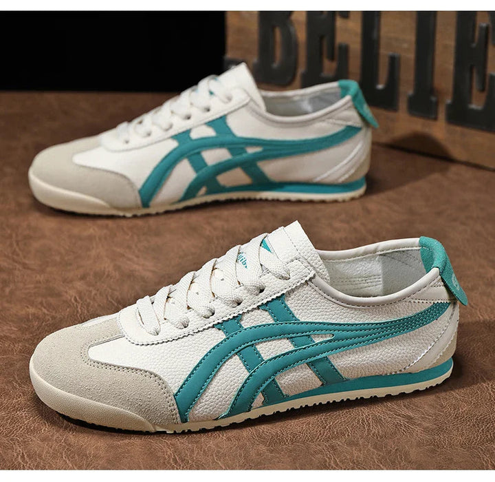 Retro sneakers med ruskindsdetaljer og kontraststriber