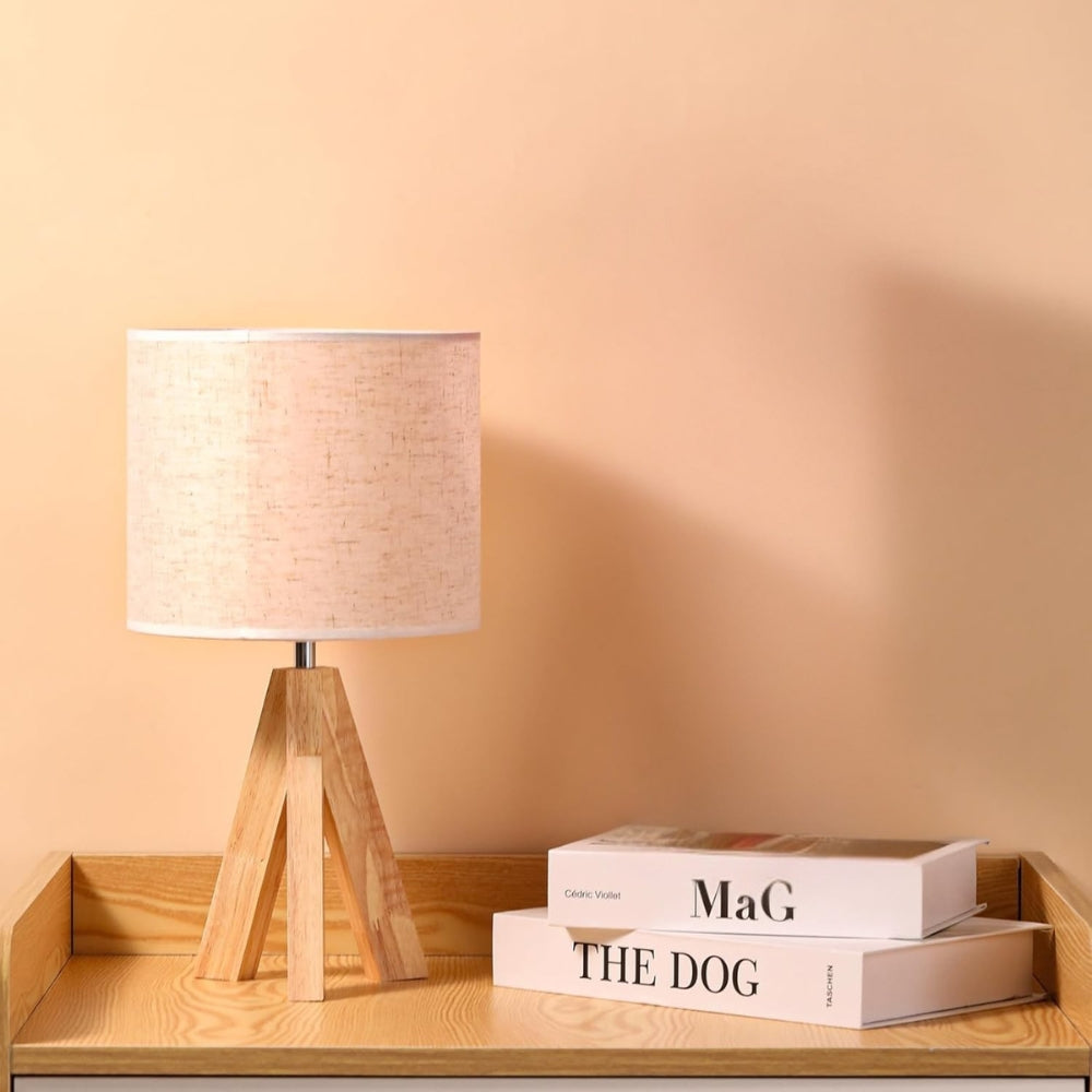 Minimalistisk Tripod Bordlampe med Justerbare Lysfarver