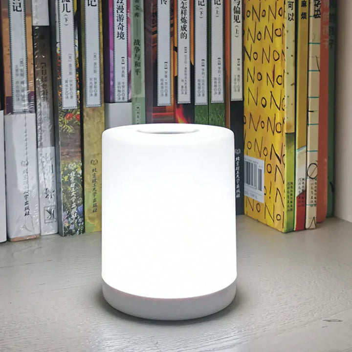Dæmpbar LED Skrivebordslampe med USB-port og Minimalistisk Design