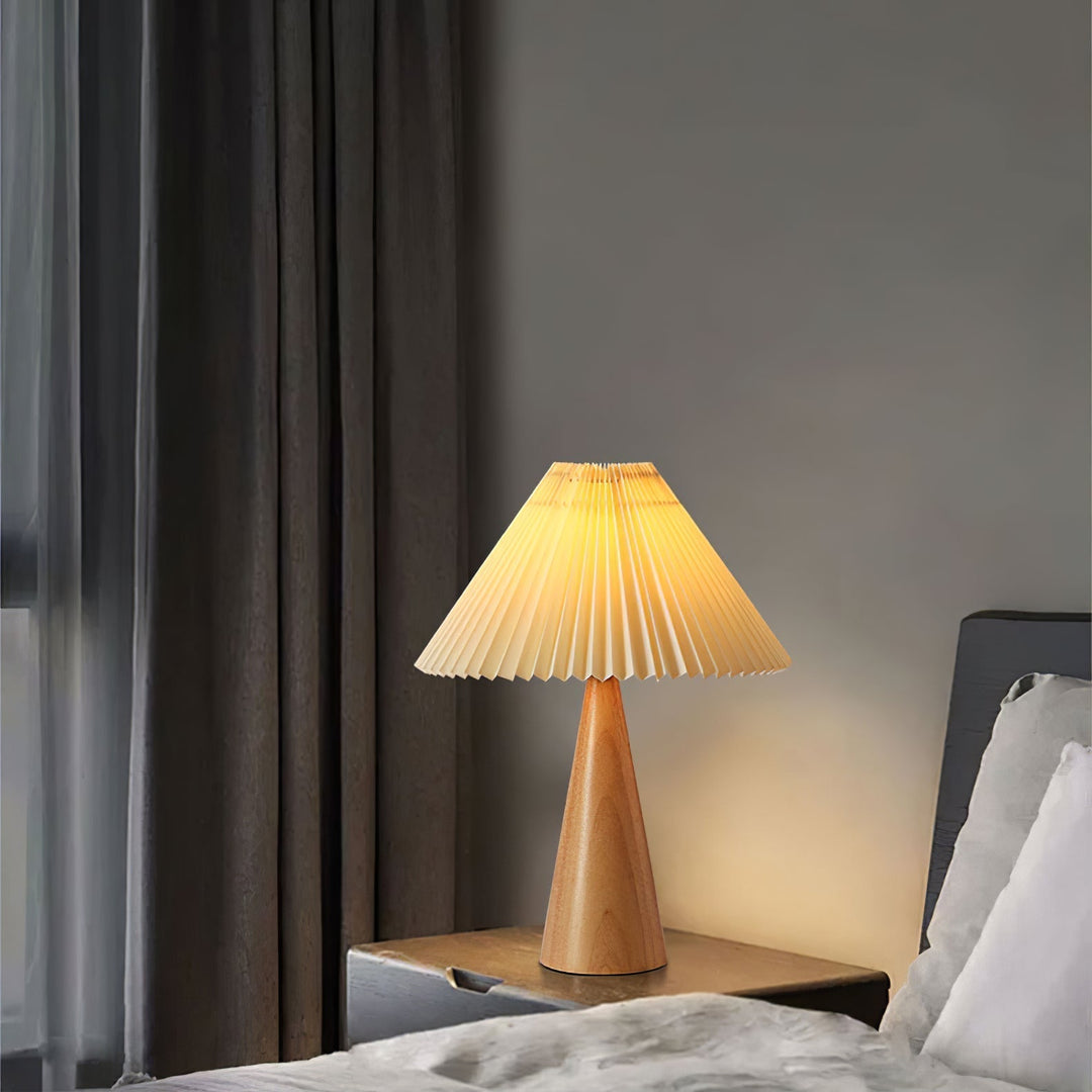 Træ- og Metalbordlampe med Plisseret Linnedskærm i Antikguld