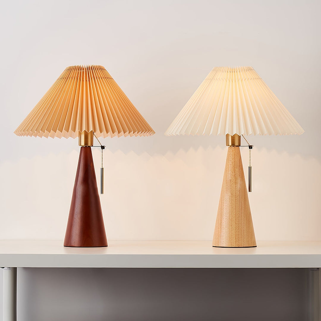 Træ- og Metalbordlampe med Plisseret Linnedskærm i Antikguld