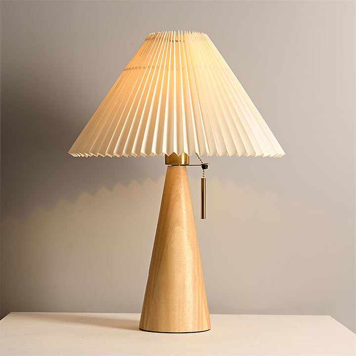 Træ- og Metalbordlampe med Plisseret Linnedskærm i Antikguld