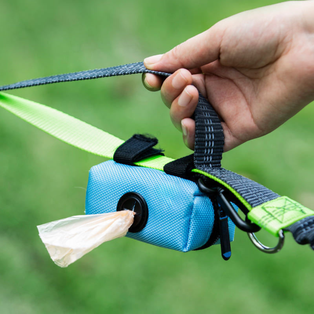 Hundepose dispenser med metalclip og lækagesikre poser
