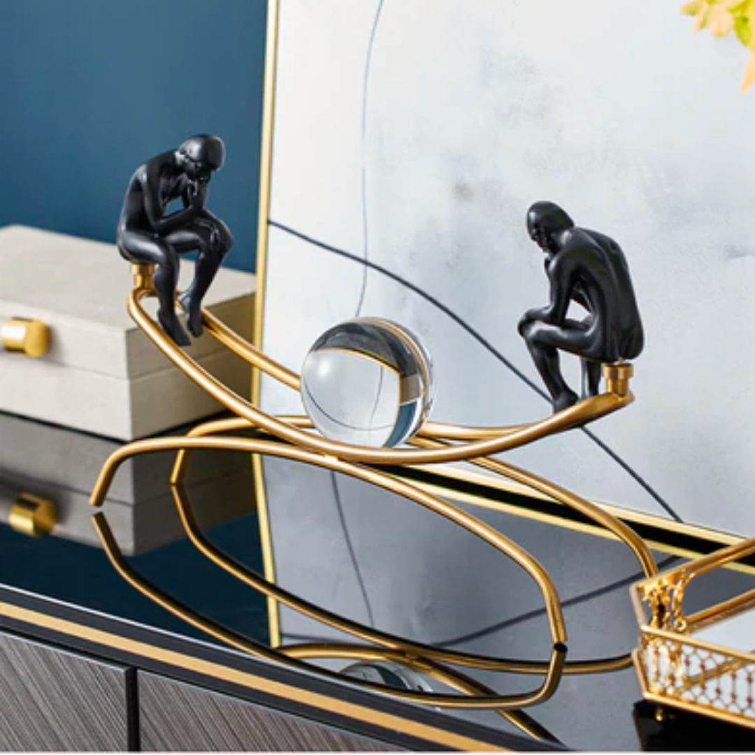 Elegant Sort og Guld Håndlavet Dekorativ Figurine