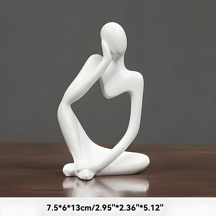 Sandfarvet Abstrakt Yoga Skulptur i Skandinavisk Design