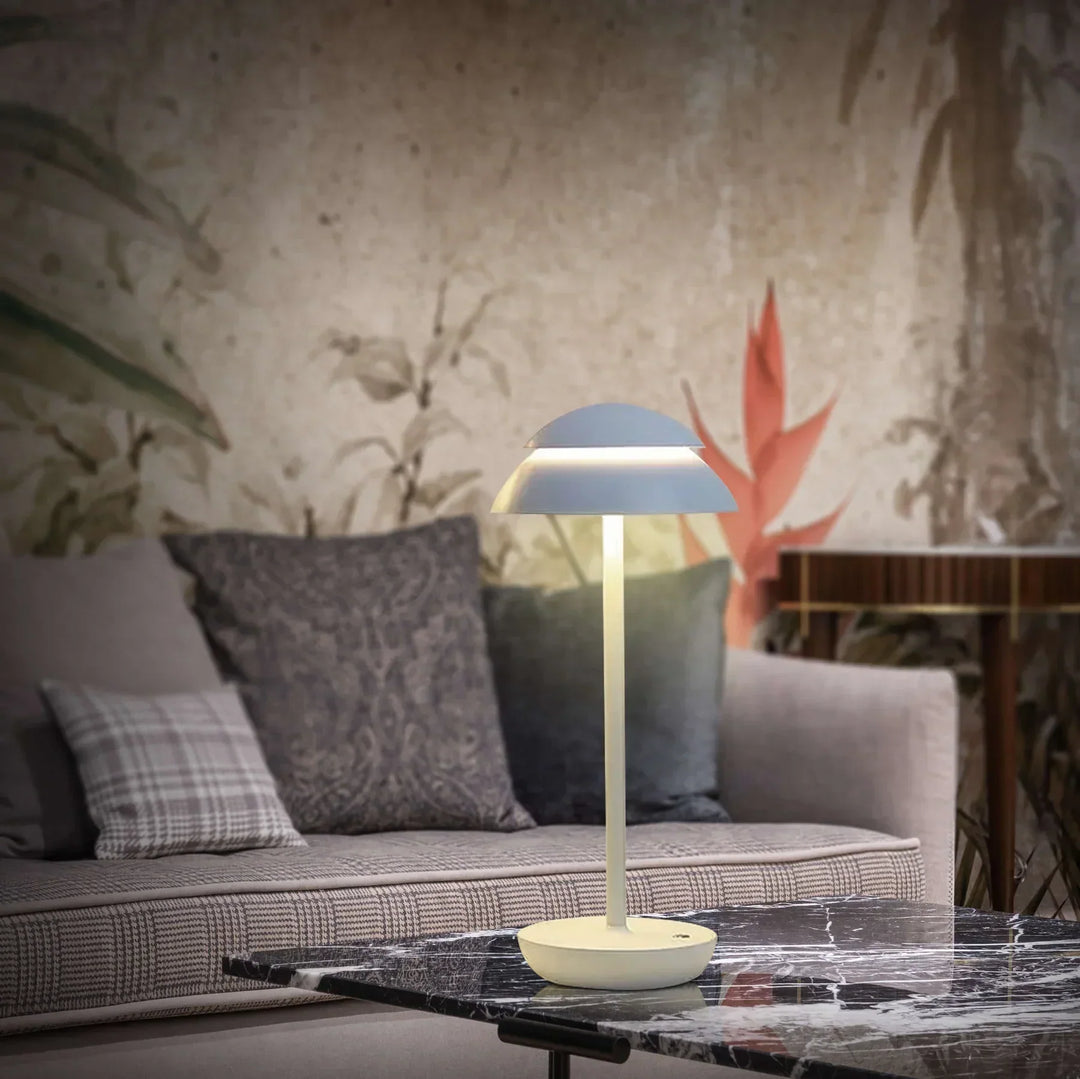 Moderne Metal Bordlampe med Justerbar Lysstyrke og Berøringskontrol