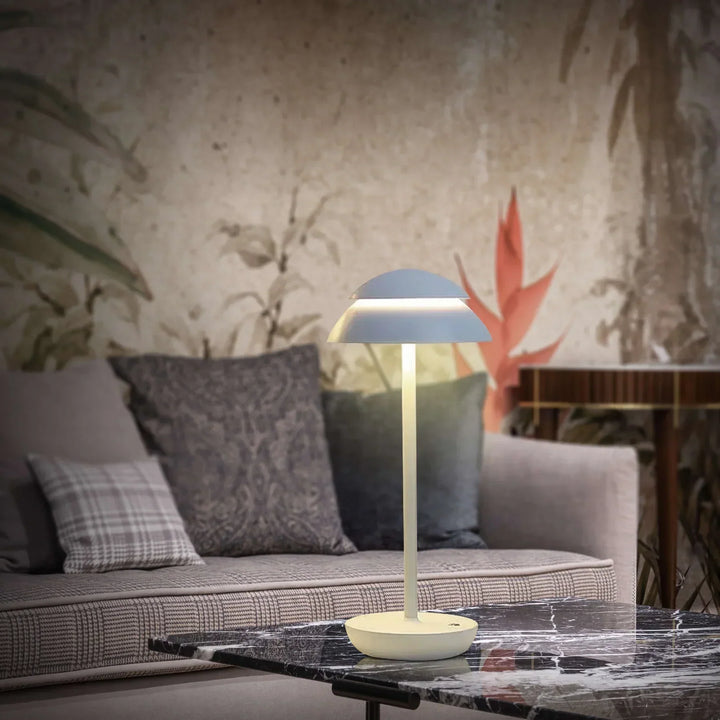 Moderne Metal Bordlampe med Justerbar Lysstyrke og Berøringskontrol