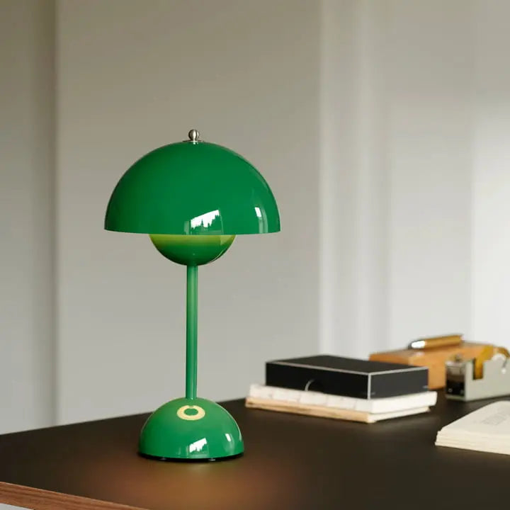 Moderne LED Bordlampe med Justerbar Lysstyrke - Slim Design