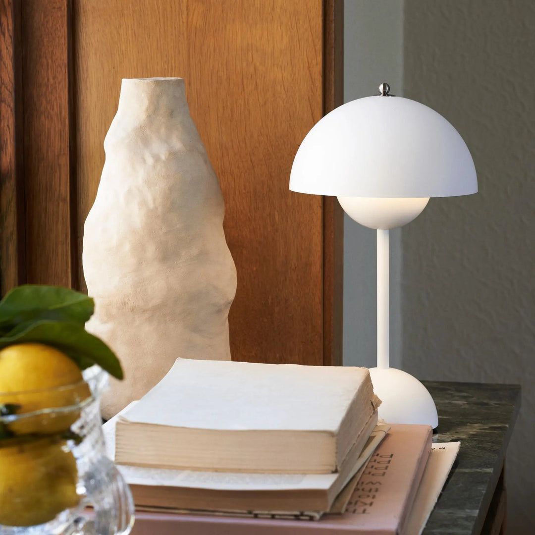 Dimmable LED Bordlampe i Moderne Design med Varm Hvidt Lys