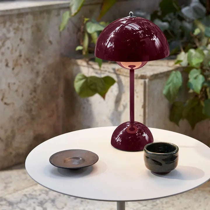 Moderne LED Bordlampe med Justerbar Lysstyrke - Slim Design