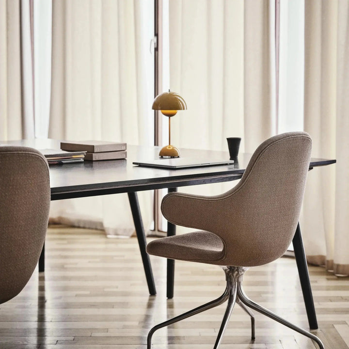 Moderne LED Bordlampe med Justerbar Lysstyrke - Slim Design