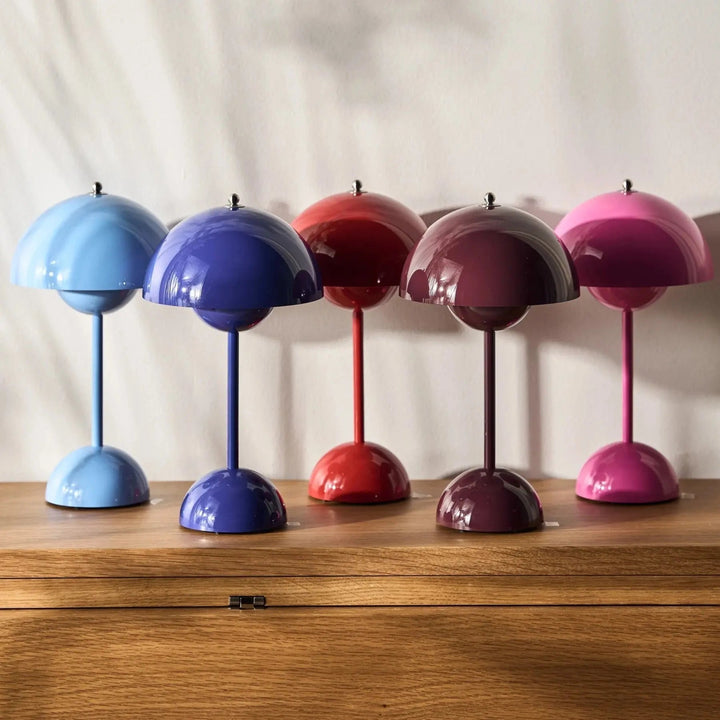Moderne LED Bordlampe med Justerbar Lysstyrke - Slim Design