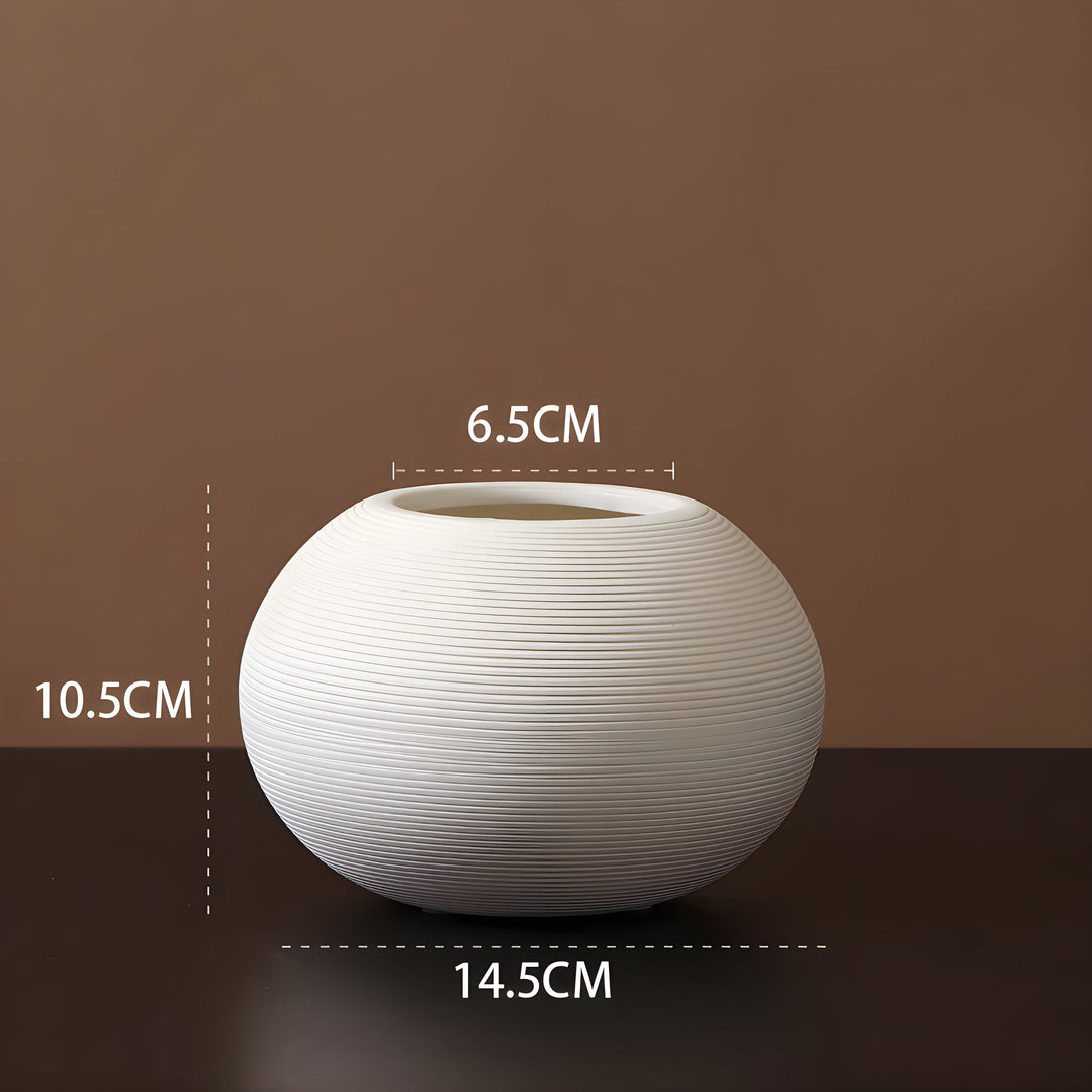 Minimalistisk Håndlavet Keramisk Vase i Sort-hvidt Design
